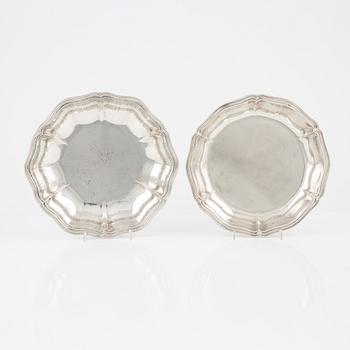 Two silver deep dishes, early 20th Century.