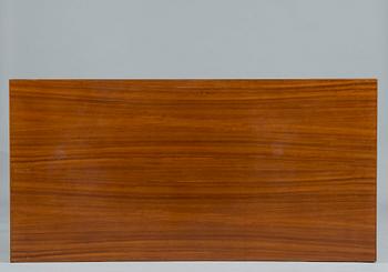 Alvar Aalto, A TABLE.