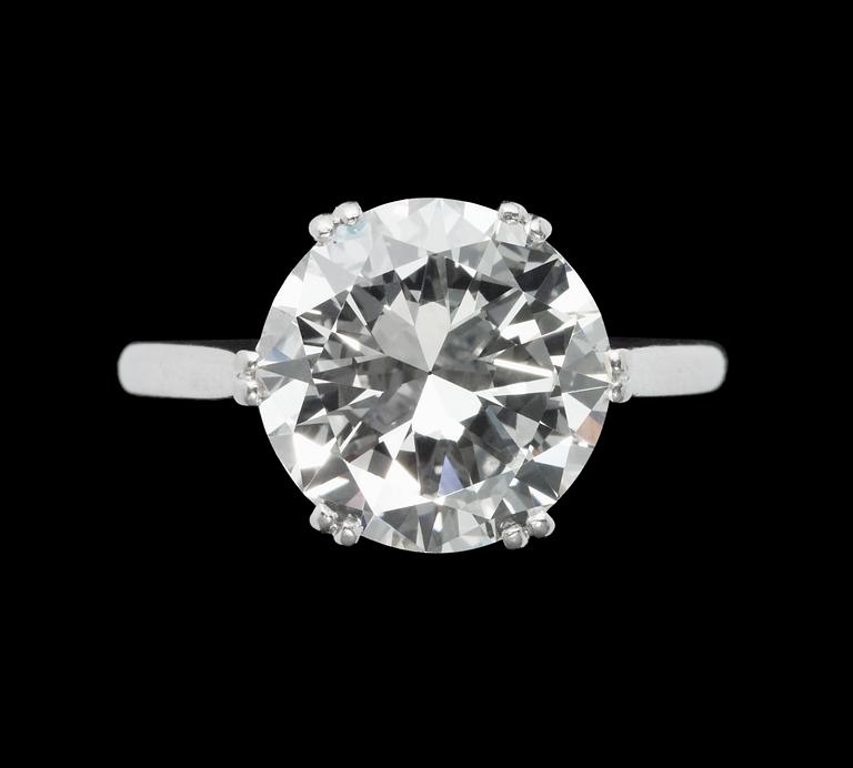 A brilliant cut (old brilliant cut) diamond ring, 4.11 cts.