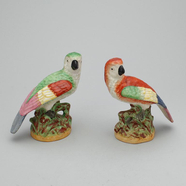FIGURINER, ett par, fajans, England, 1800-tal.