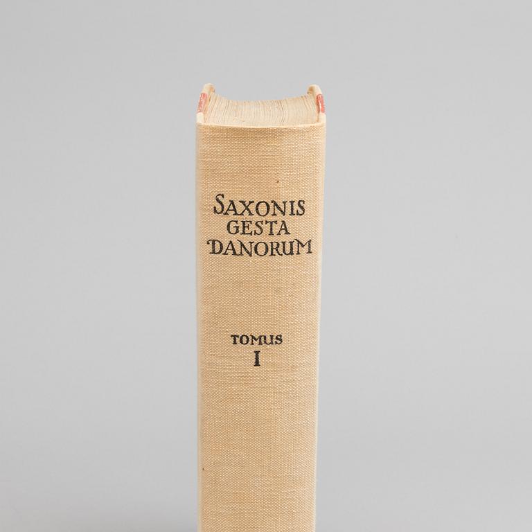 SAXONIS GESTA DANORUM, vol 1. J. Olrik & H. RAEDER, 1931.