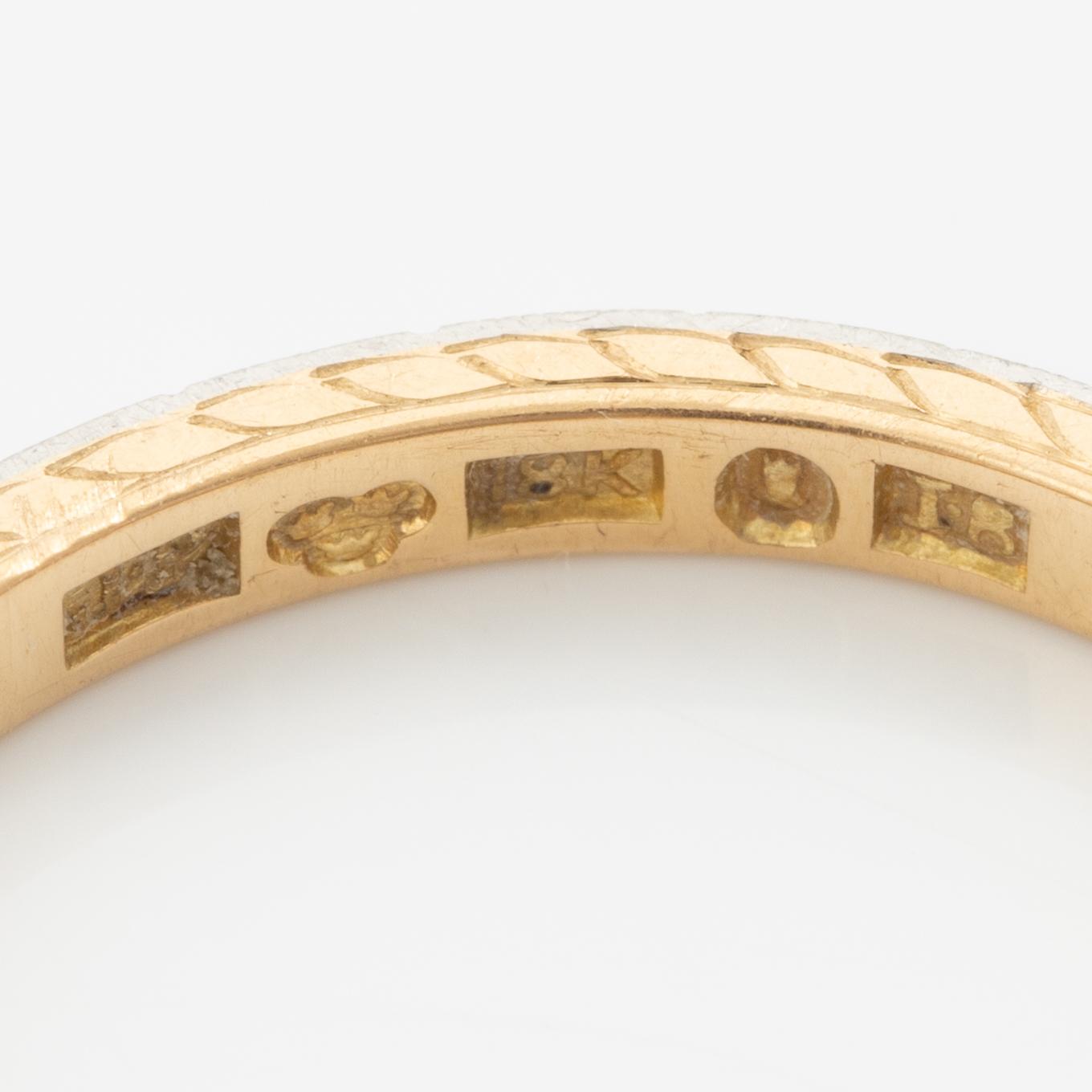 Ring 18K gold with eight-cut diamonds.