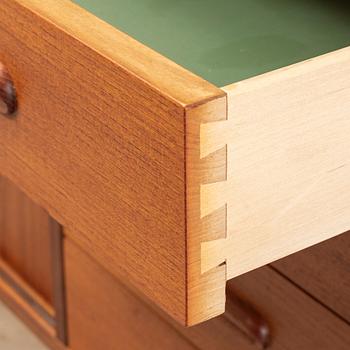 A 1960s/1970s shelf.