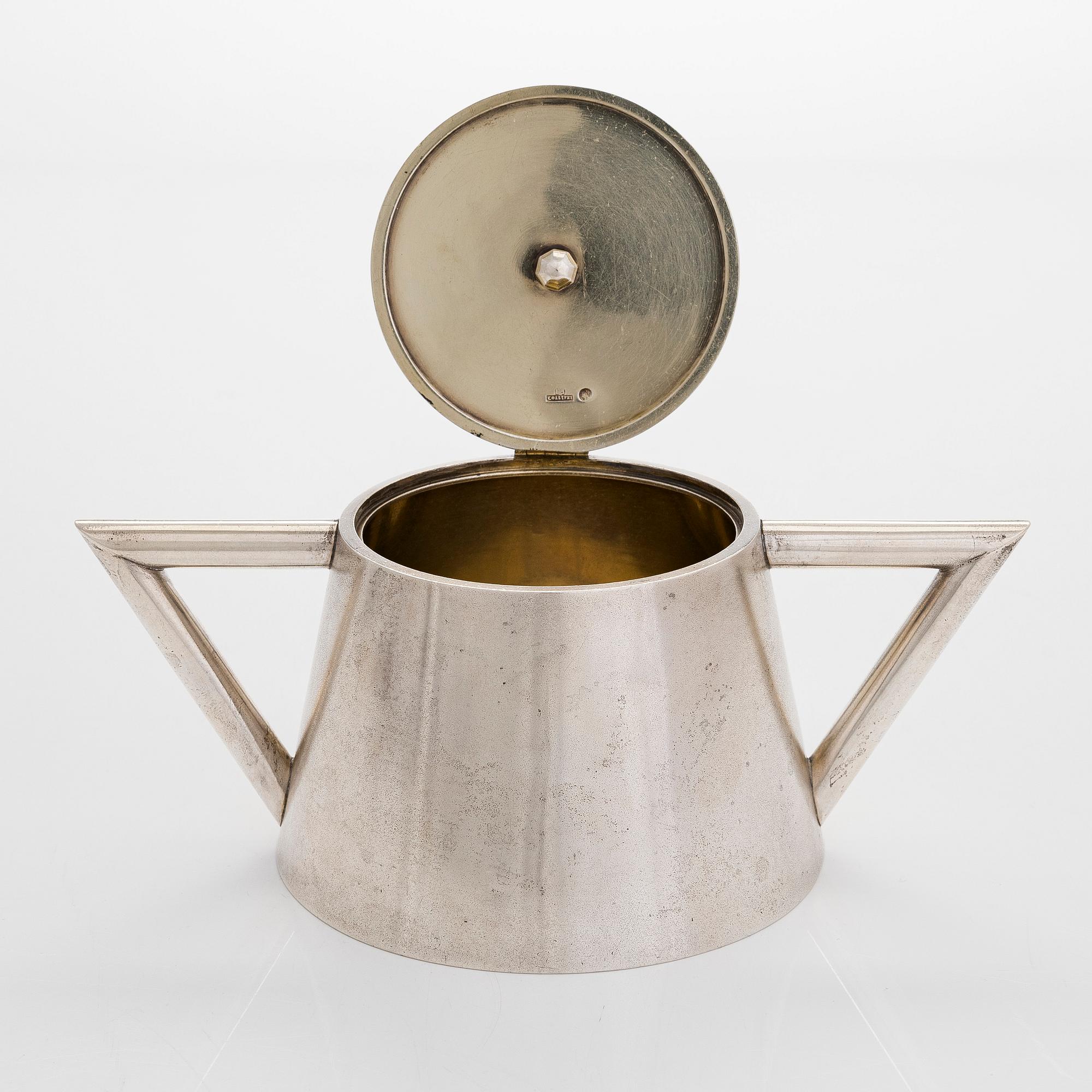 K. Fabergé, a silver sugar bowl and cream jug, Imperial Warrant mark, Moscow ca. 1913.