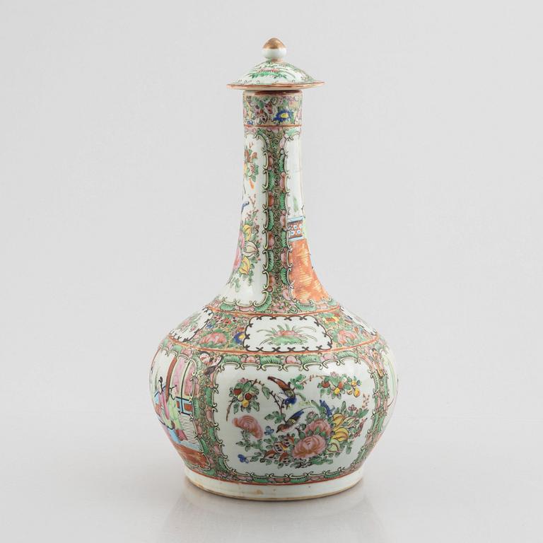 A "Rose medallion" porcelain vase with cover, China, Kanton, Qing dynasty, second half of the 19th century.