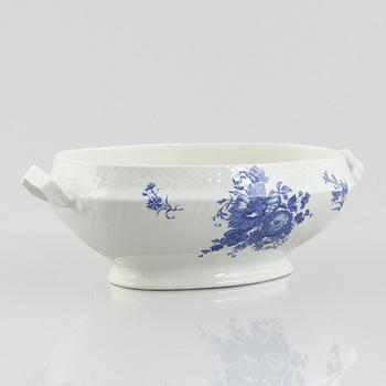 A 121-piece porcelain service, "Triumf" from Gustavsberg, Sweden.