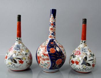 VASER, 2+1 st, porslin, Kina 1900-tal.