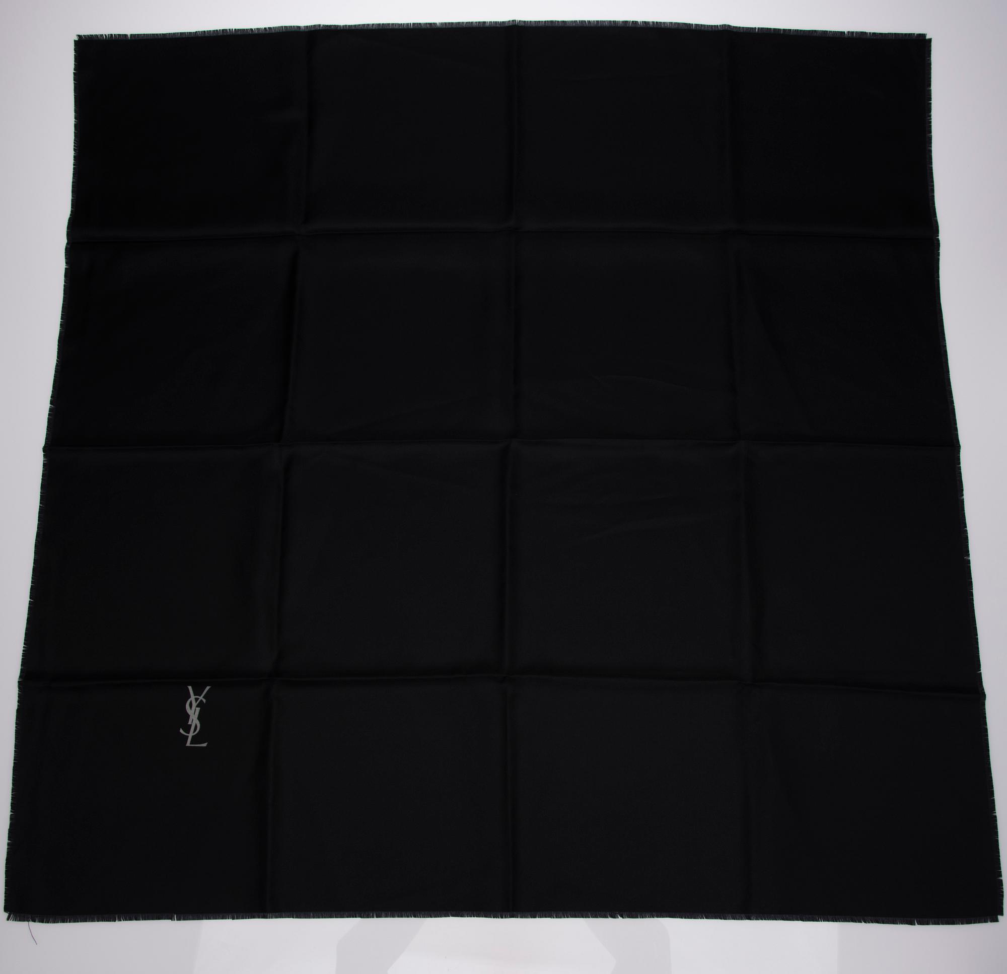 SCARF, 2 st, Yves Saint Laurent.