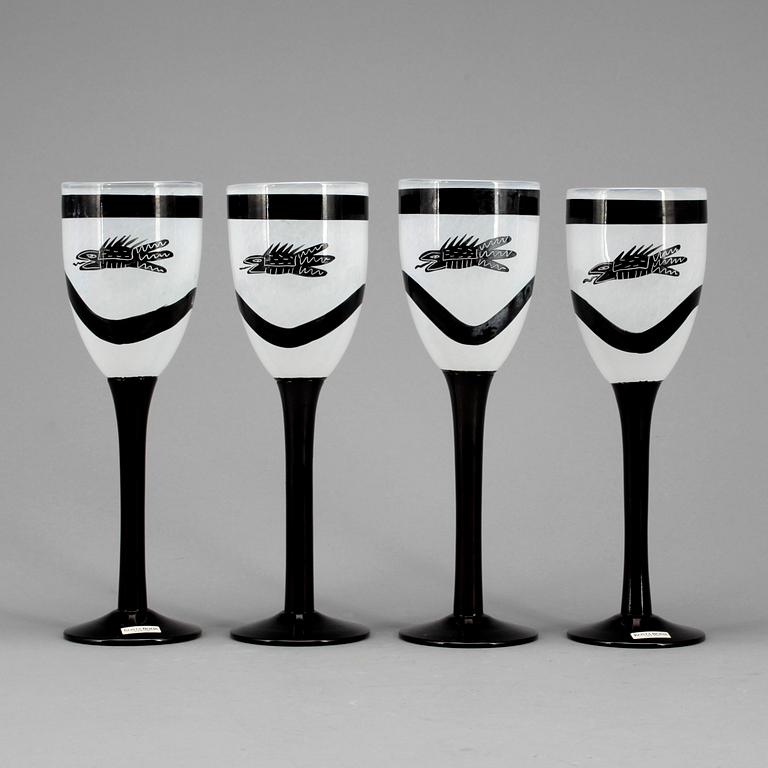 VINGLAS, 4 st, glas, Ulrika Hydman-Vallien, Kosta Boda, signerade.