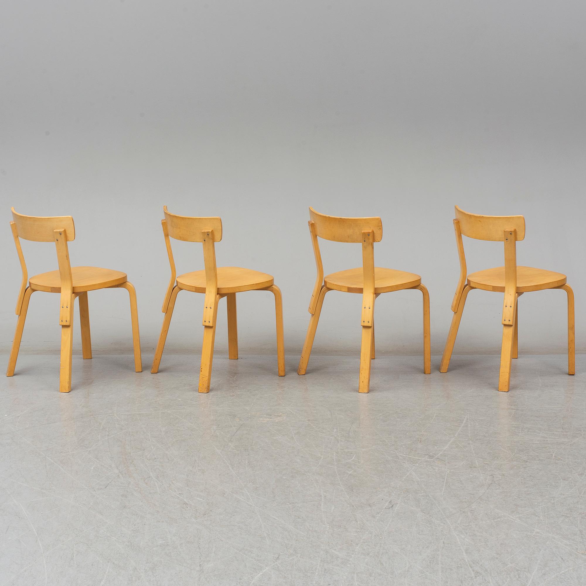 ALVAR AALTO, a table with four model 69 chairs, Artek.