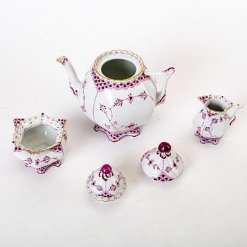 Servisdelar 10 dlr "Musselmalet röd helblonde", Royal Copenhagen 1952.