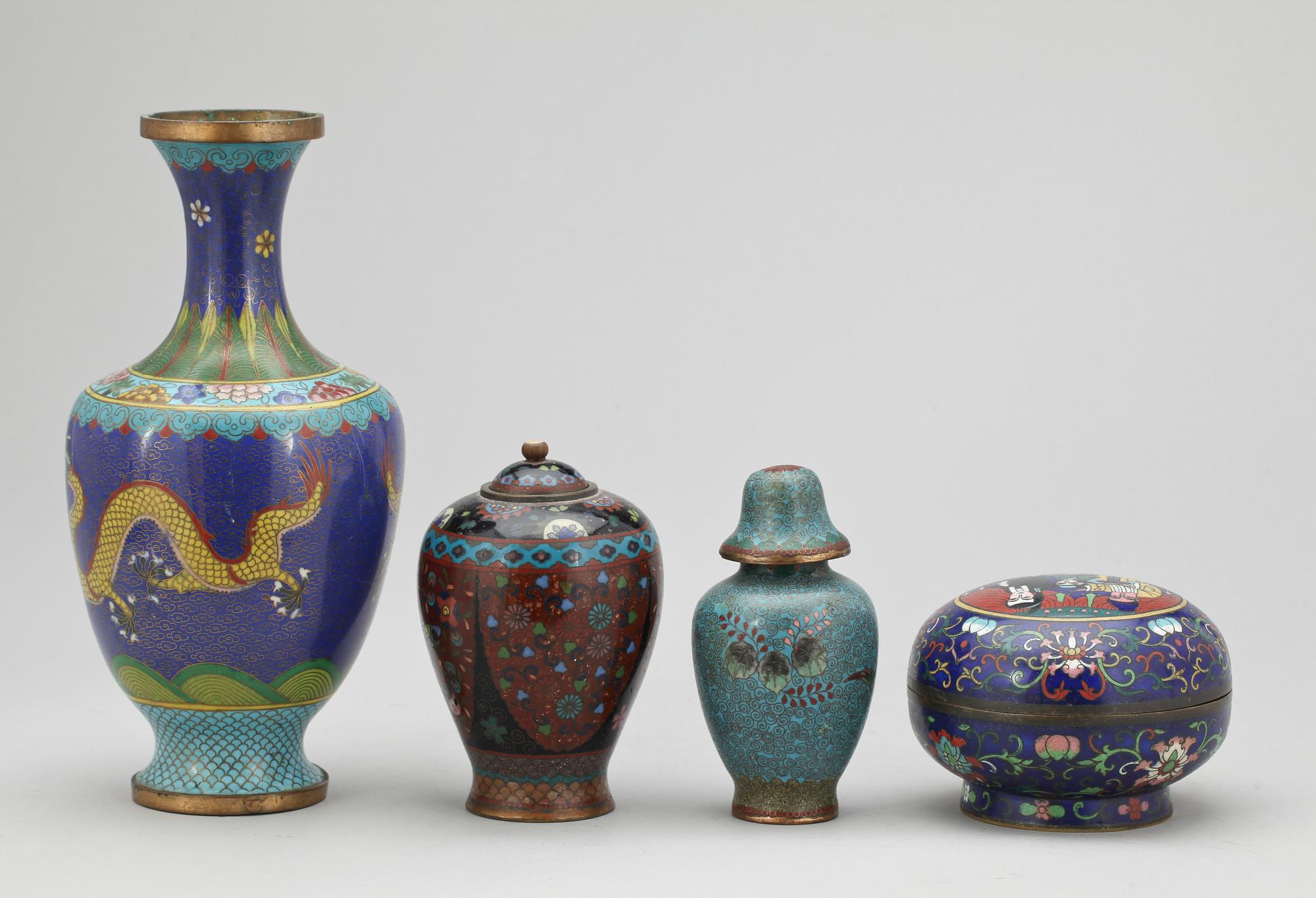 PARTI CLOISONNEFÖREMÅL, 4 delar, Kina, Japan, Persien, 1900-tal.