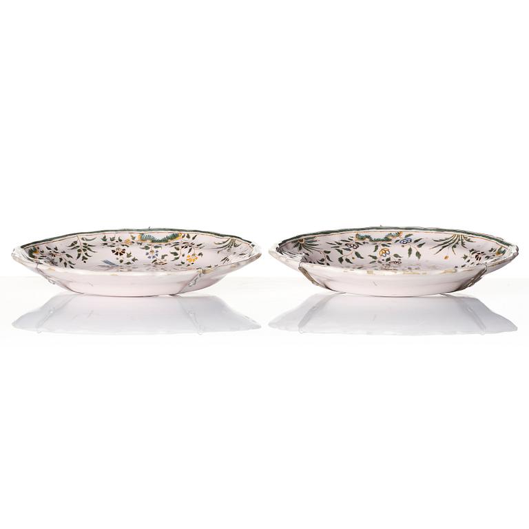A pair of French faiance dishes, probably Moustiers, 18th/19th century.