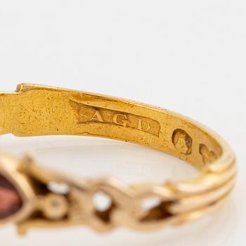 Ring 23K gold with garnets and pearls.