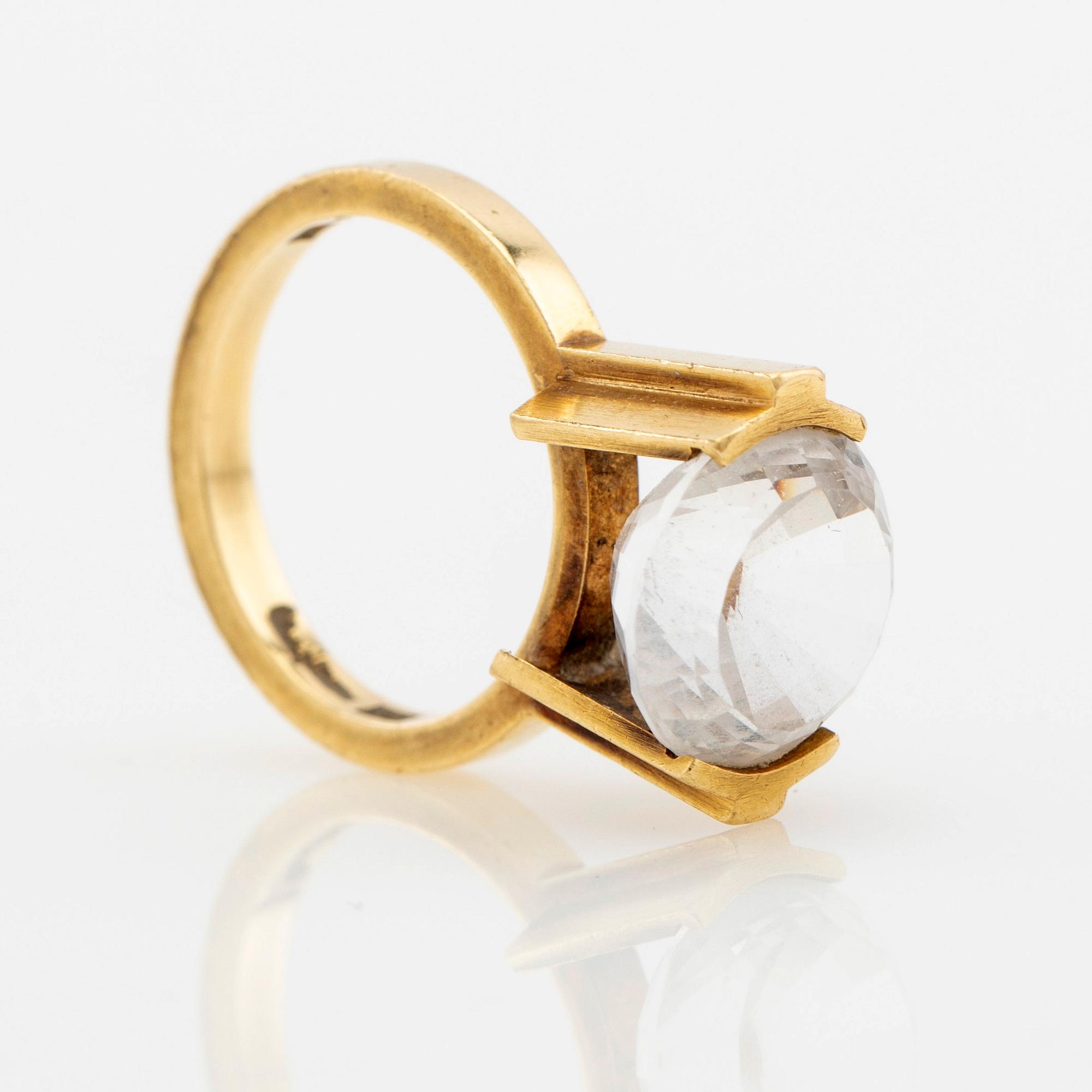 Wiwen Nilsson, Ring 18K gold with a round faceted rock crystal, Lund, 1968.