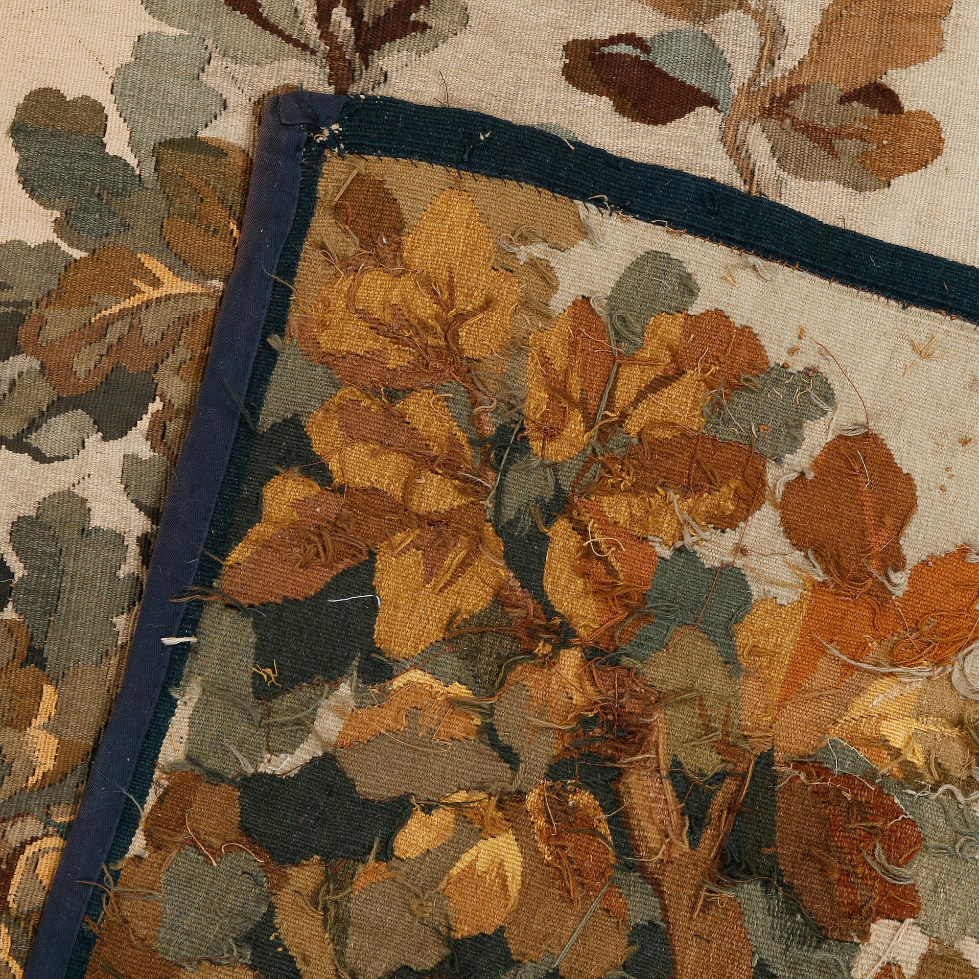 VÄVD TAPET, troligen Frankrike, omkring sekelskiftet 1800/1900, etikettmärkt, 306 x 136 cm.