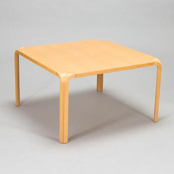 Alvar Aalto, soffbord, MX800B, Artek. Modellen formgiven år 1954.