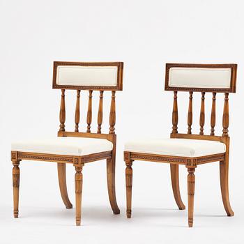 Stolar, ett par, sengustaviansk stil, 1900-talets första hälft.