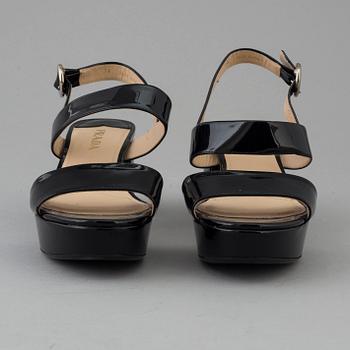 PRADA, sandaletter, storlek 38.