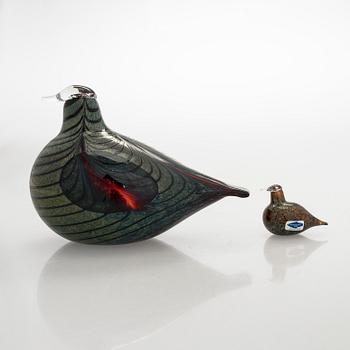 Oiva Toikka, Two glass birds, signed O. Toikka Nuutajärvi.