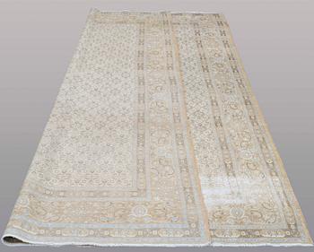 A CARPET, Oriental, ca 355 x 240 cm.