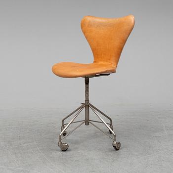 ARNE JACOBSEN, "Sjuan", Fritz Hansen.