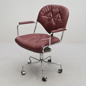 SKRIVBORDSSTOL, "Sam", Sam Larsson, Dux, 1900-talets andra hälft.