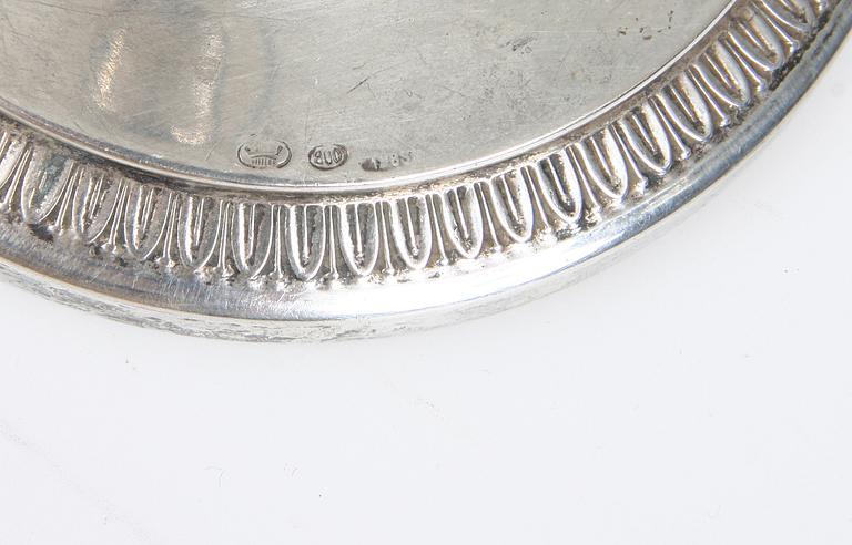 KOLONNLJUSSTAKAR, ett par, låghaltigt silver, 1900-tal.