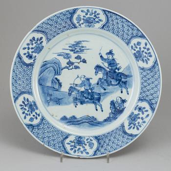 A blue and white dish, Qing dynasty, Kangxi (1662-1722).