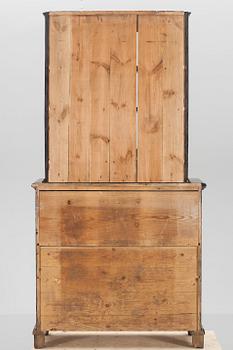 VITRINSKÅP, 1800-tal.