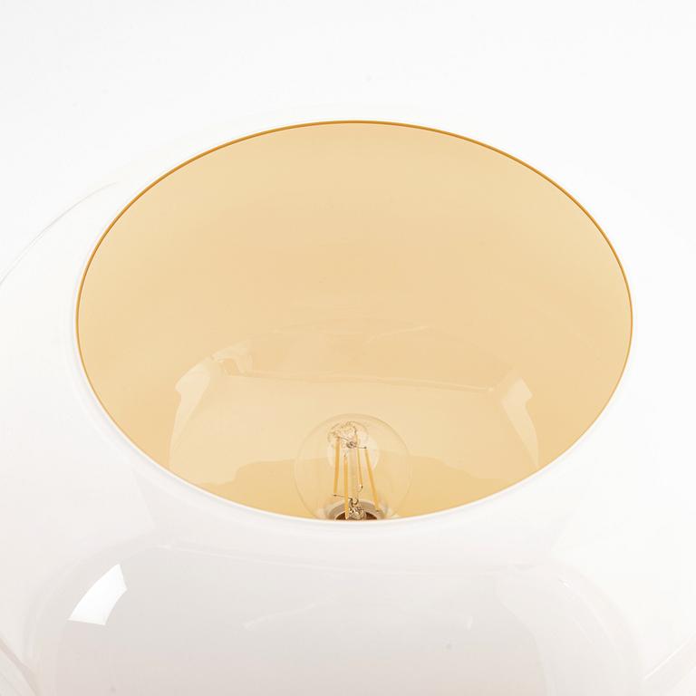 Rodolfo Dordoni, a *Buds Tavolo' table light from Foscarini, Italy.