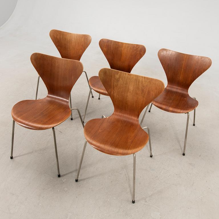 Arne Jacobsen, five "Series 7" chairs for Fritz Hansen, Denmark, mid-20th century.