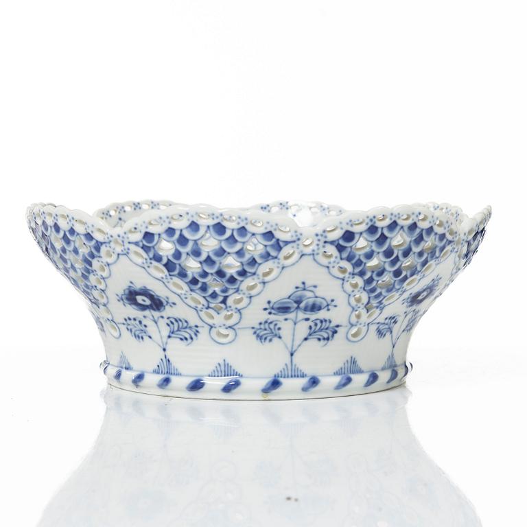 Royal Copenhagen, a 'Musselmalet' / 'Blue Fluted' porcelain bowl, Denmark.