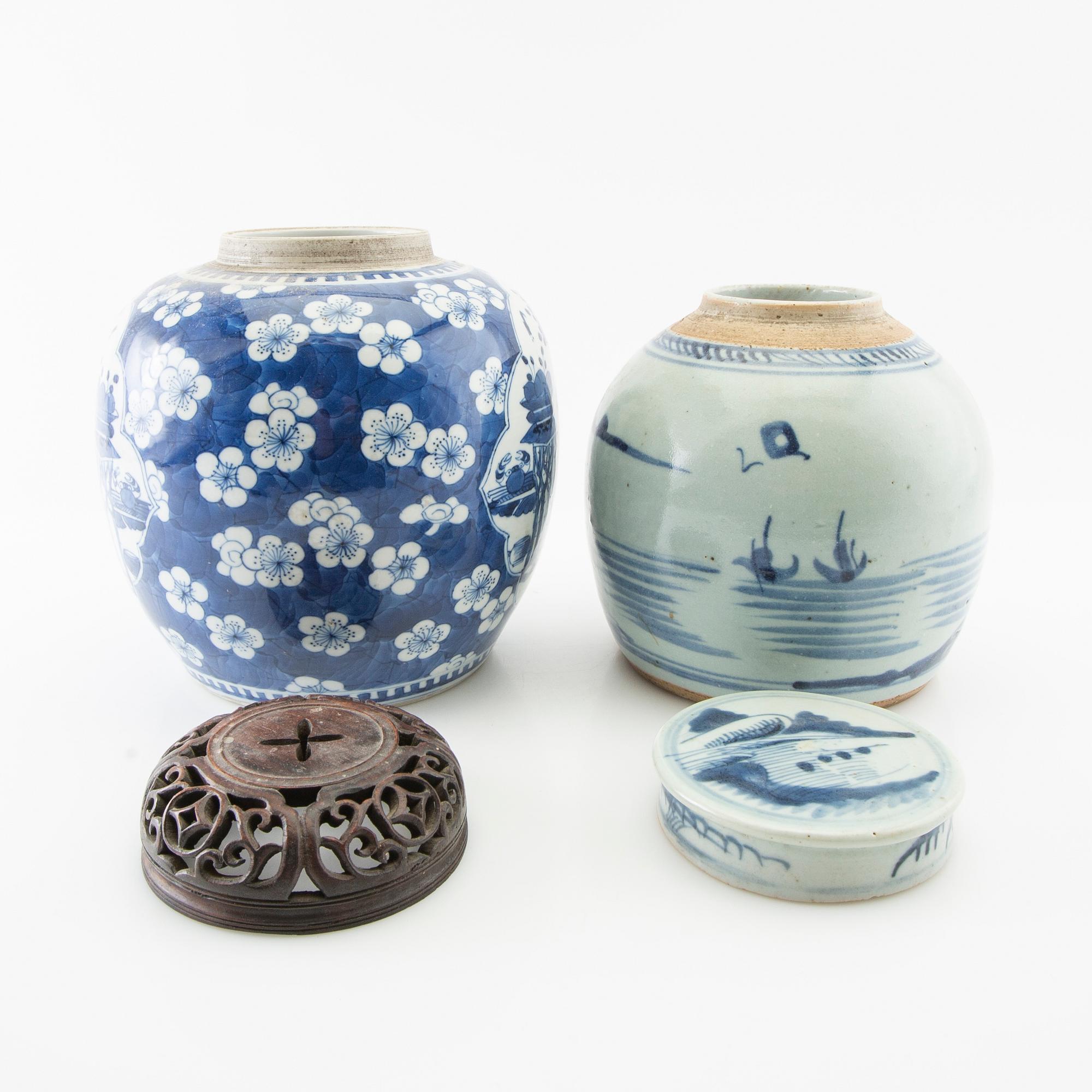 Urns 2 pcs China 19th century porcelain.