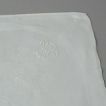 Tablecloths, 5 pcs. among which four are tea tablecloths, and napkins, 32 pcs., linen damask.