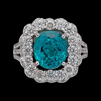 928. A blue zircon, 6.30 cts, and brilliant cut diamonds, tot. 1.7 5 cts.