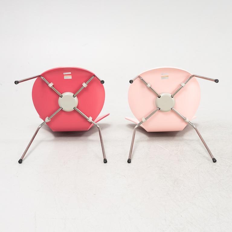 Arne Jacobsen, two 'Series 7' chairs, Fritz Hansen, dated 2008.