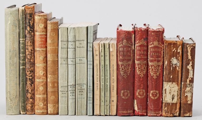 BOKPARTI RESELITTERATUR, 19 vol, bla "HögAsien och China samt deras Invånare.." av EAW. von Zimmermann, Stockholm 1821.