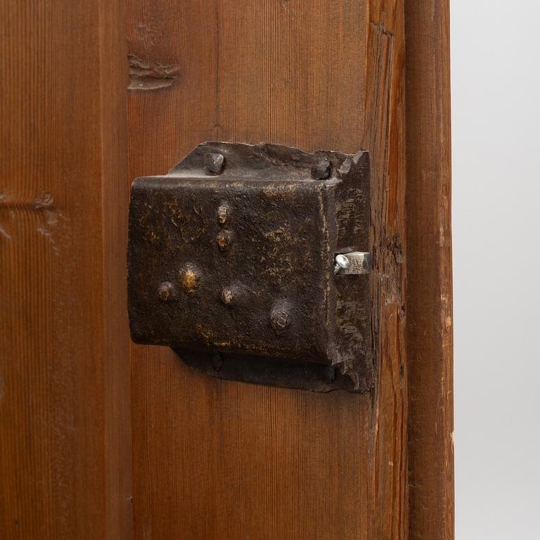 A cabinet, 18th Century.