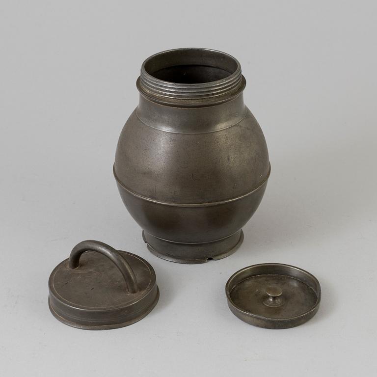 A 19TH CENTURY PEWTER CANISTER.