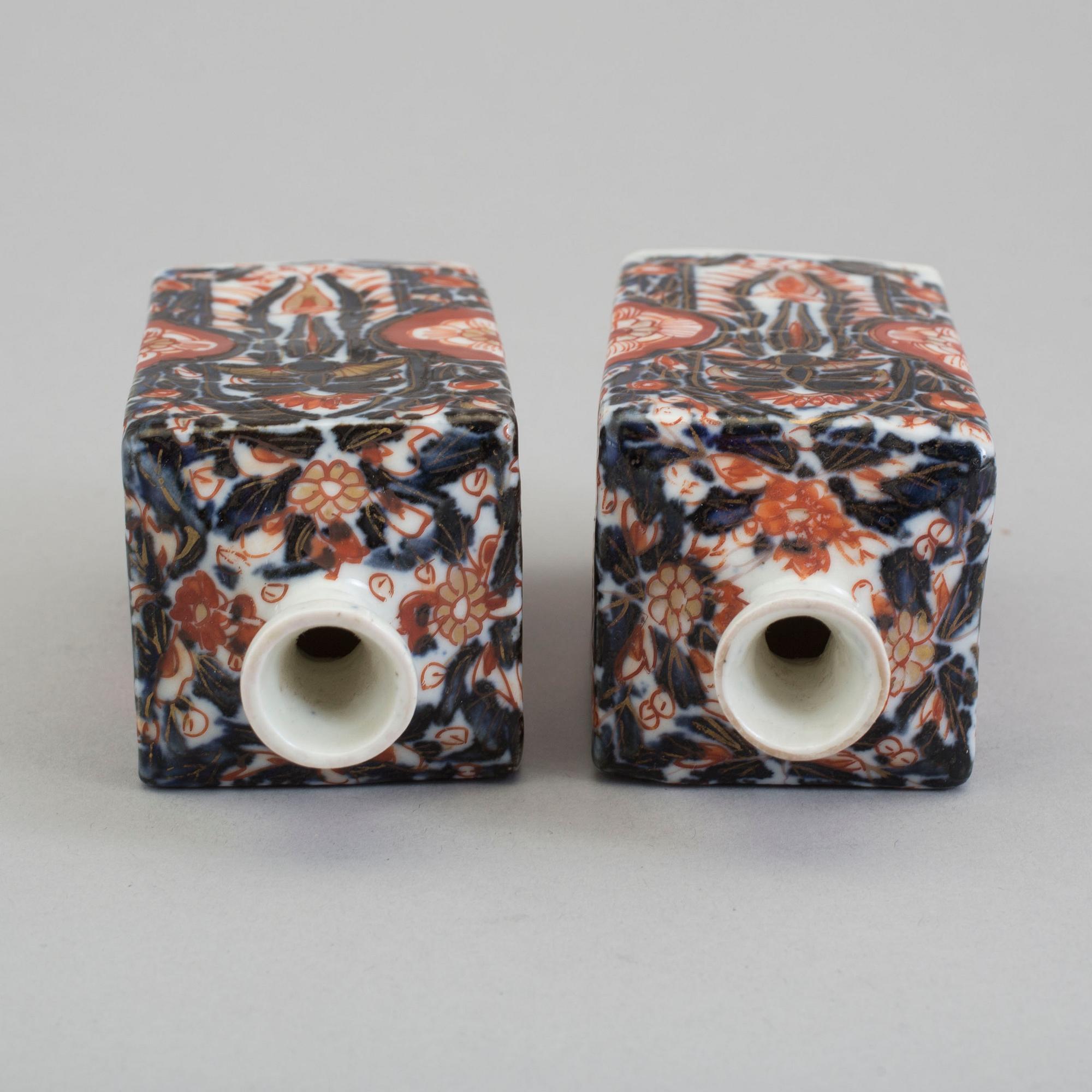 A pair of imari porcelain flasks, Meiji (1868-1912).
