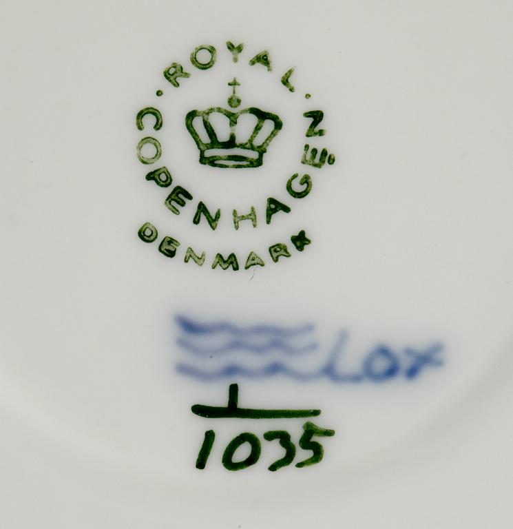 TE- och KAFFESERVIS, 32 delar. Porslin. "Musselmalet", Royal Copenhagen, Danmark.