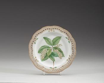 A set of 14 Royal Copenhagen 'Flora Danica' plates, Denmark, 20th Century.