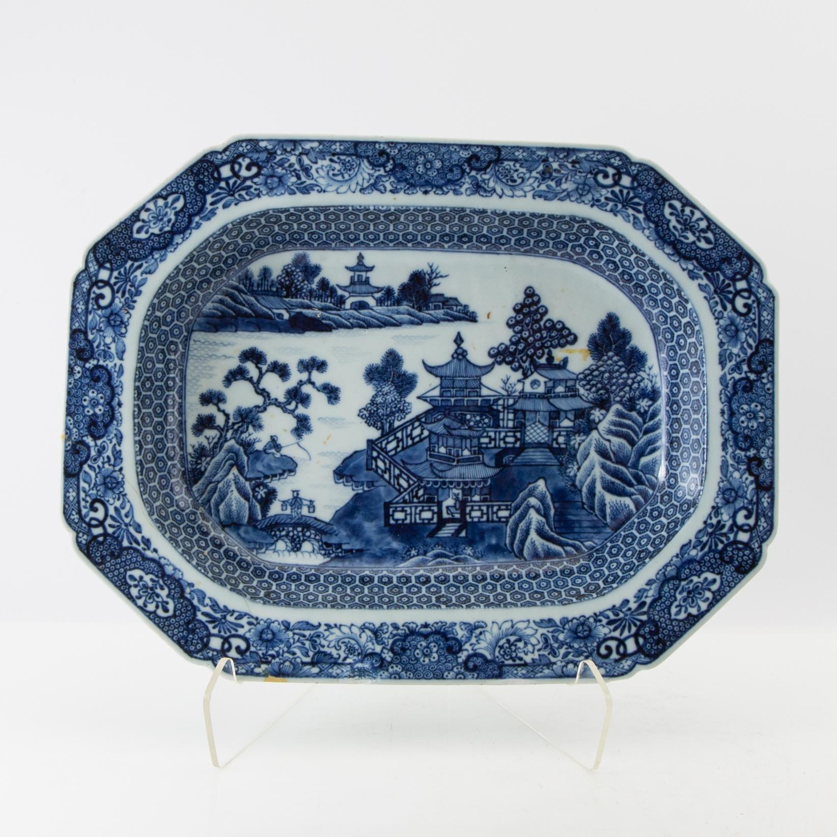 Terrin med lock och fat Kina Qianlong (1736-95) porslin.
