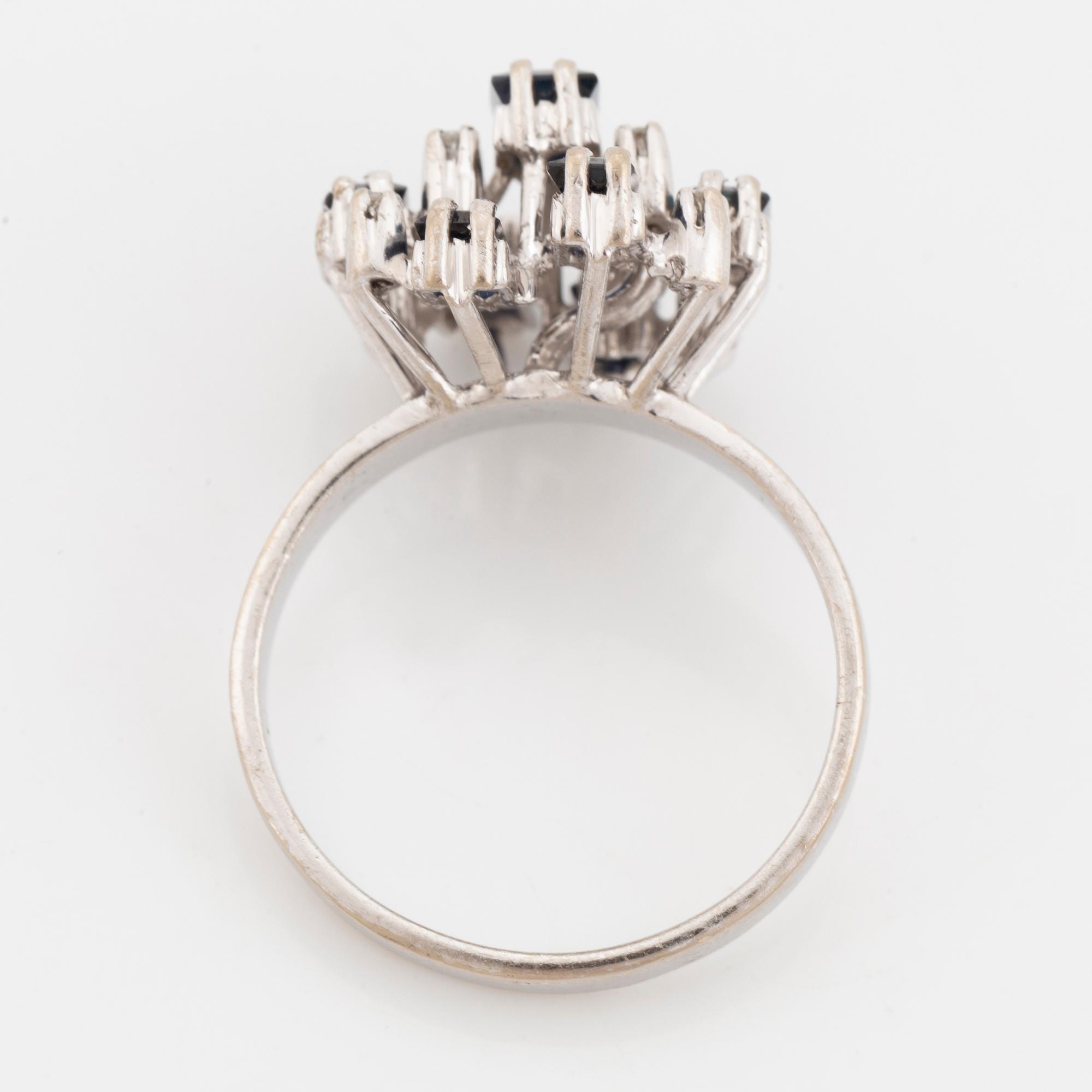 Ring, 18K vitguld med safirer.