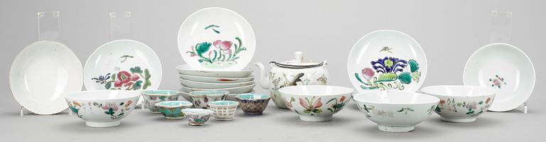 PARTI KINAPORSLIN, 13 delar, 1800-1900-tal.