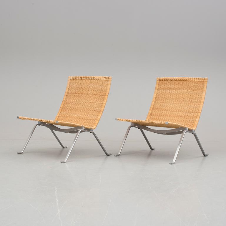 POUL KJAERHOLM, fåtöljer, ett par, "PK-22", Fritz Hansen, Danmark.