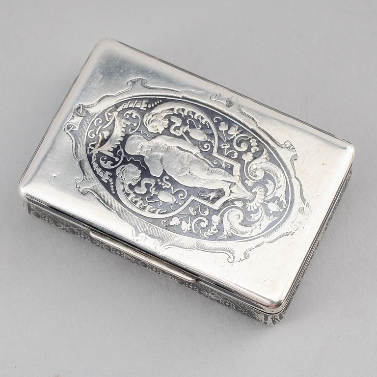 DOSA, silver, Paris, 1800-talets första hälft. Vikt ca 68 gram.
