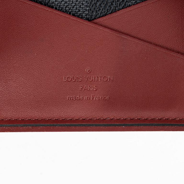 Louis Vuitton, wallet.