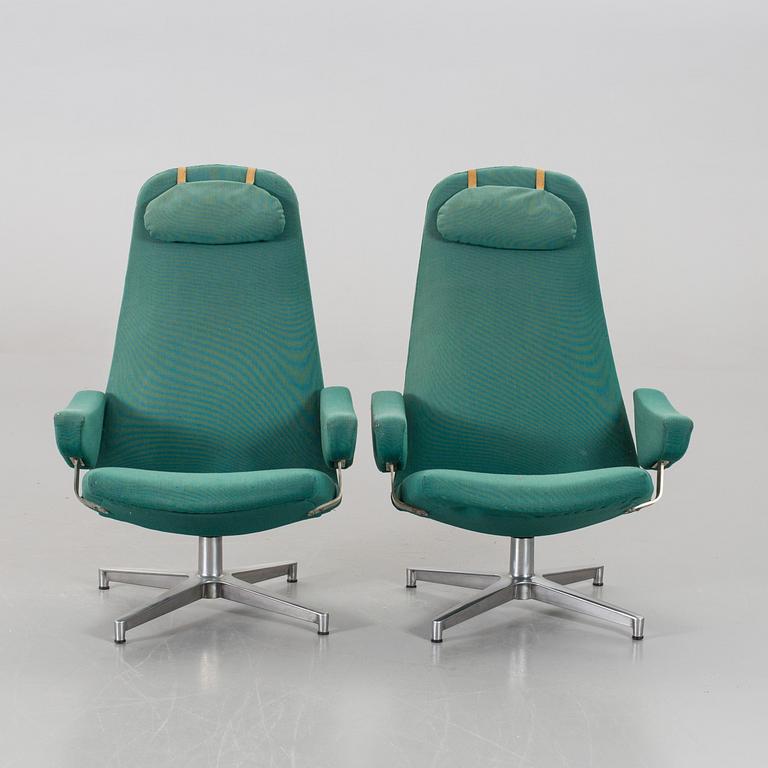 a pair of armchairs, "Contourette", 
Dux, late 20th century,.
